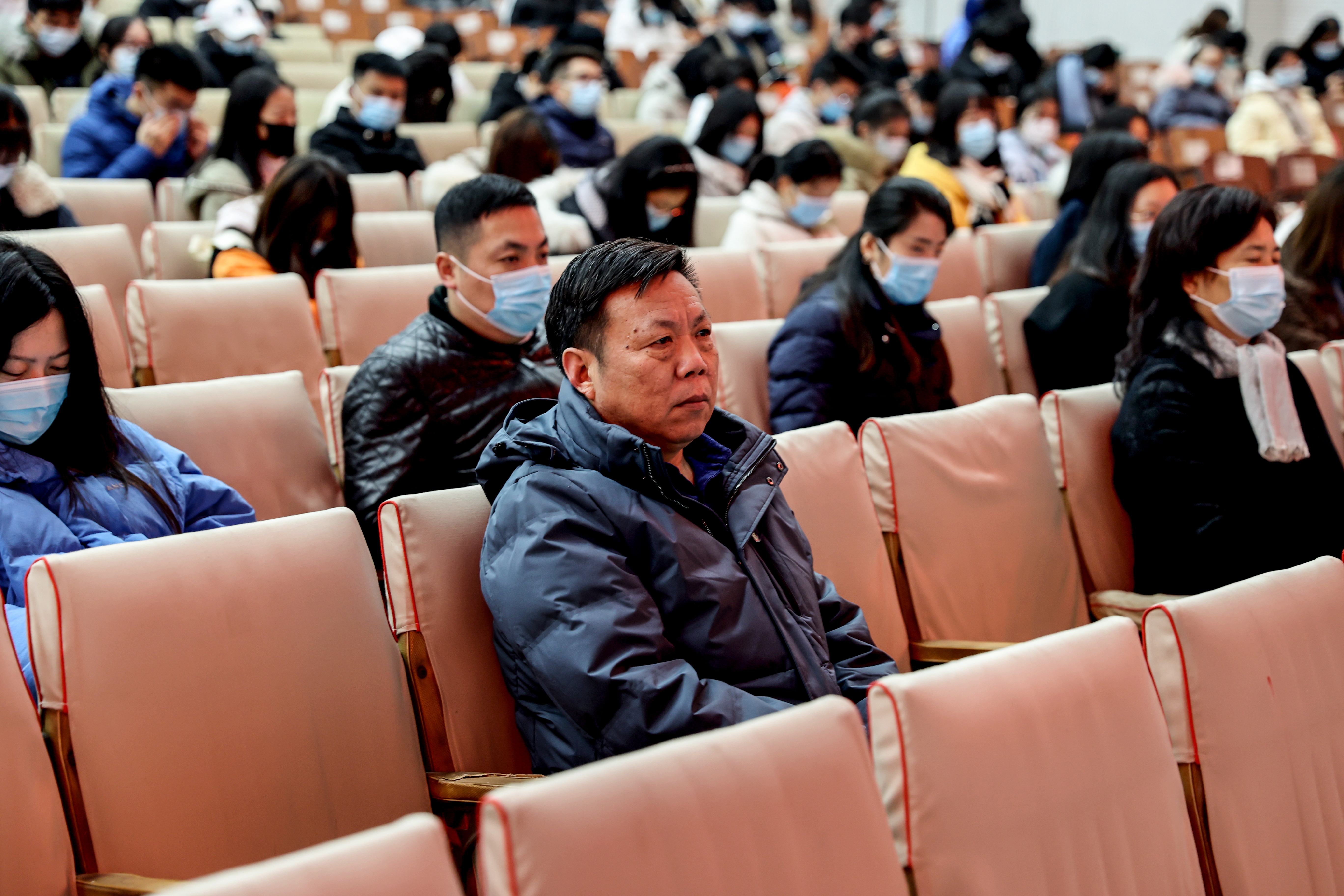 国际学院特邀冯聚才教授开展学习贯彻党的十九届五中