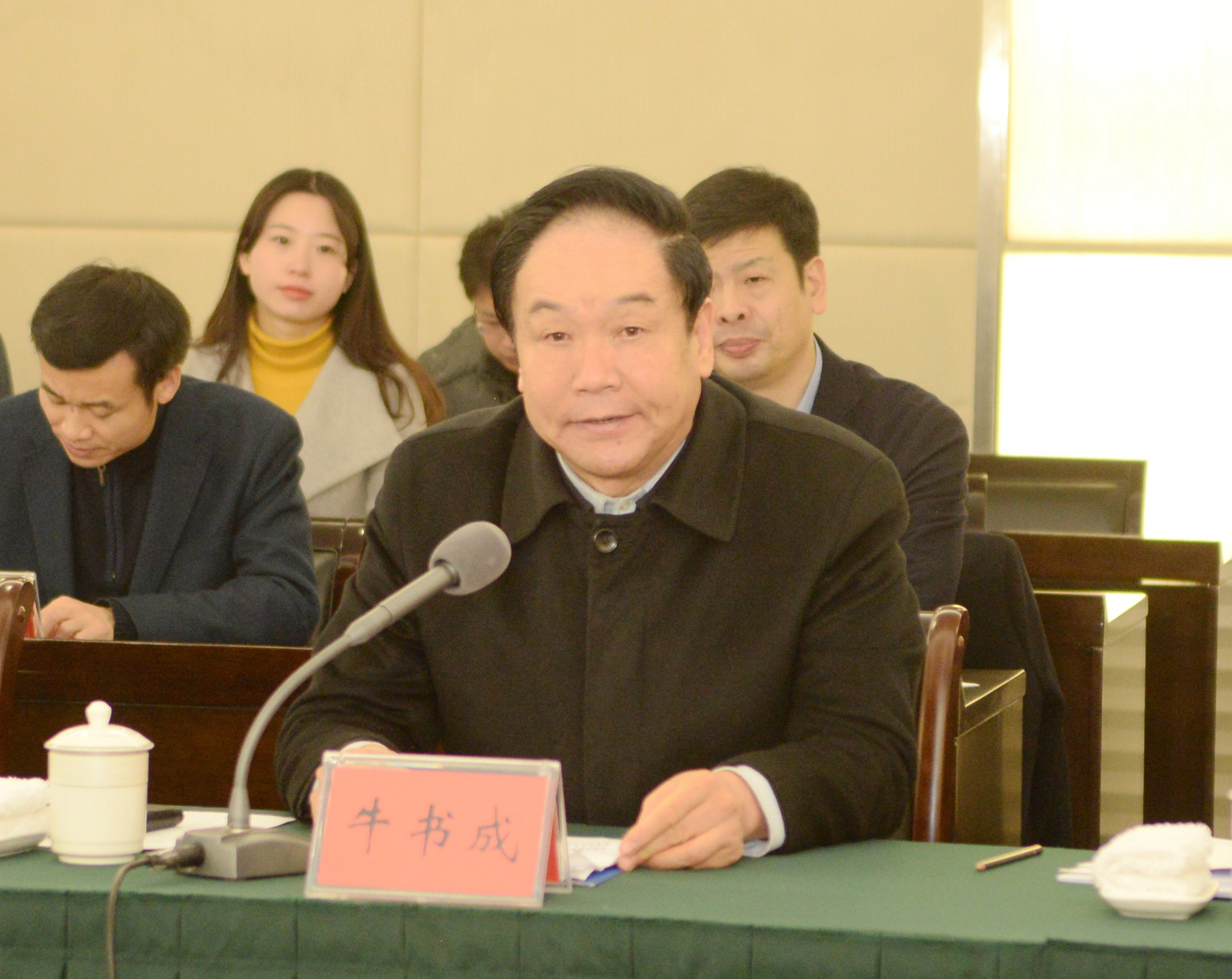 郑州市市长王新伟来校看望院士并召开支持郑州大学一流