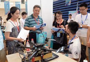 说明: 郑州大学承办第十三届中国研究生电子设计竞赛华中赛区比赛