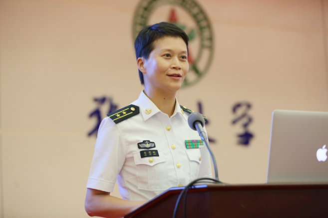 2012年1月特招入伍,先后就任海军辽宁舰航海部副航海长,长春舰副舰长