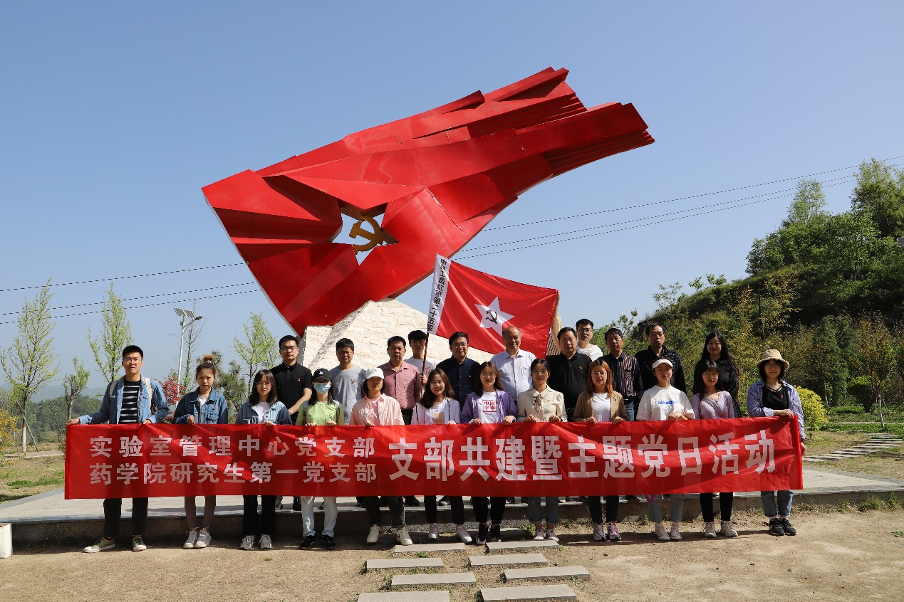 参观马湾红色教育基地文化展馆