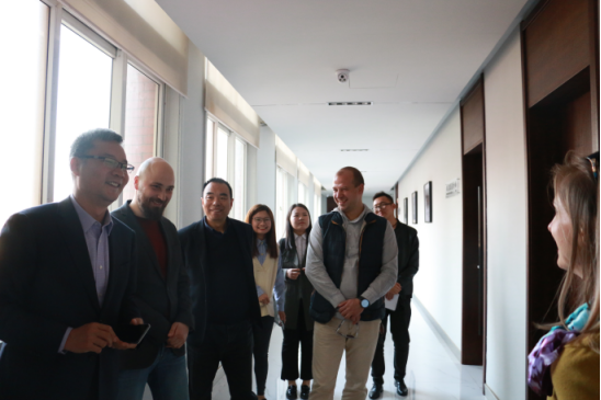 莫斯科大学新闻系塔拉斯一行来我中心参观并交