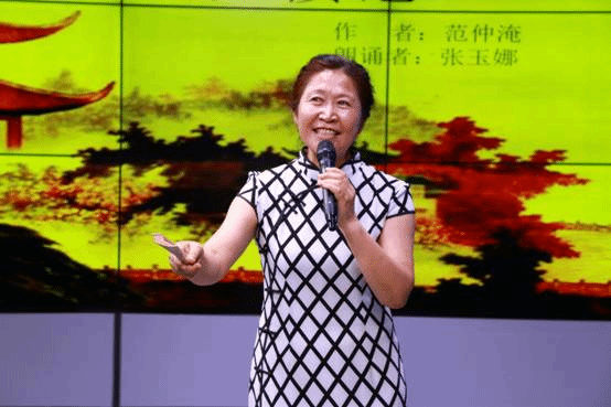 图片包含 人员, 领带, 正面, 天空已生成极高可信度的说明