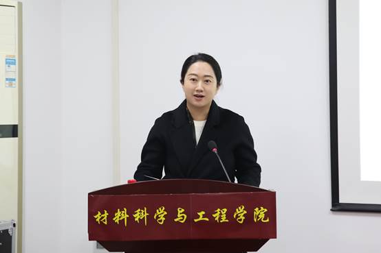 3-陈颖副主任宣读获奖学生名单