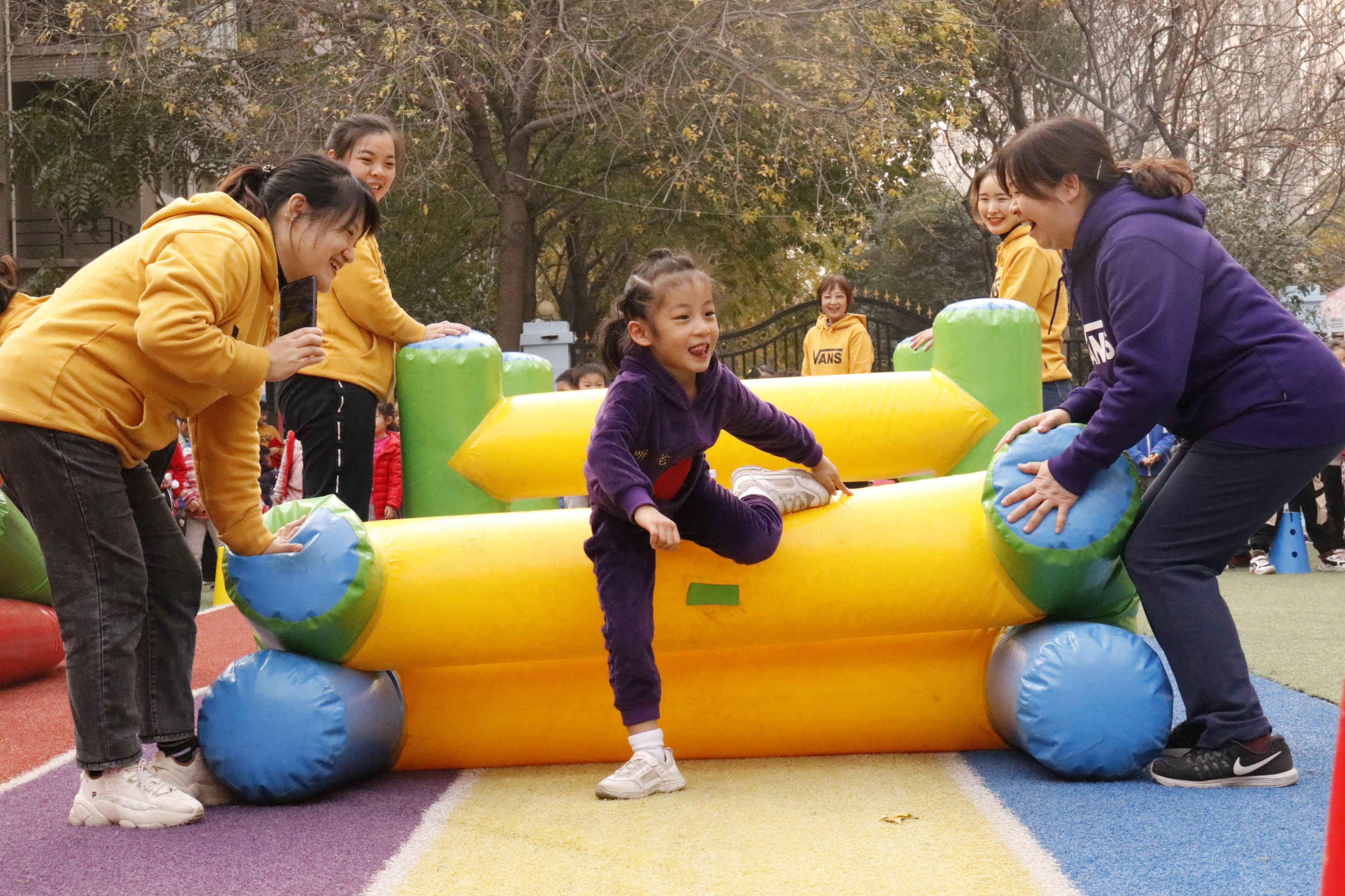 郑大新校区幼儿园举办冬季趣味运动会