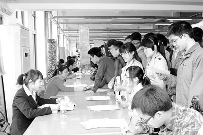 解决大学生就业难学校应该怎样做
