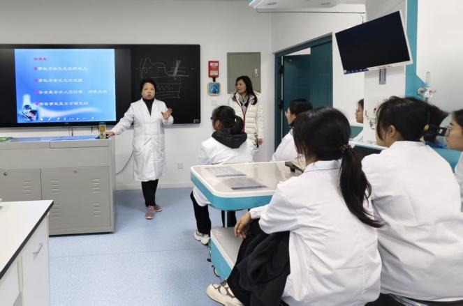 8ef67b94999a5a3748a930bfec2bfc8e