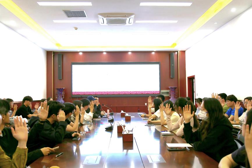 团代 (7) 团代 (7)