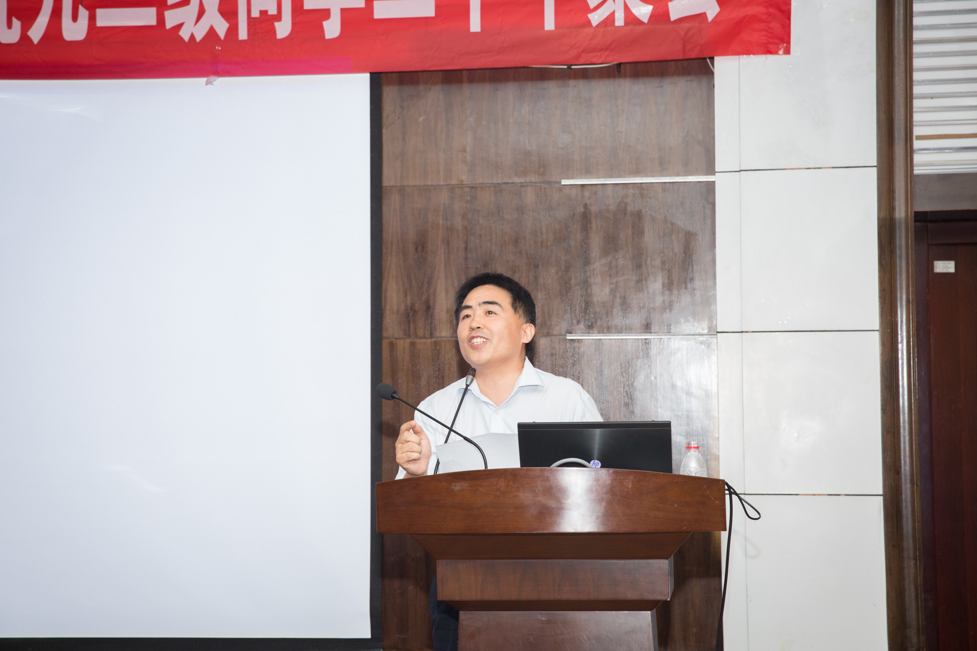 8 辅导员崔青峰老师发言.jpg