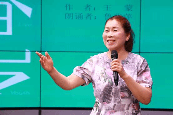 图片包含 人员, 网球, 球拍, 掌握已生成极高可信度的说明