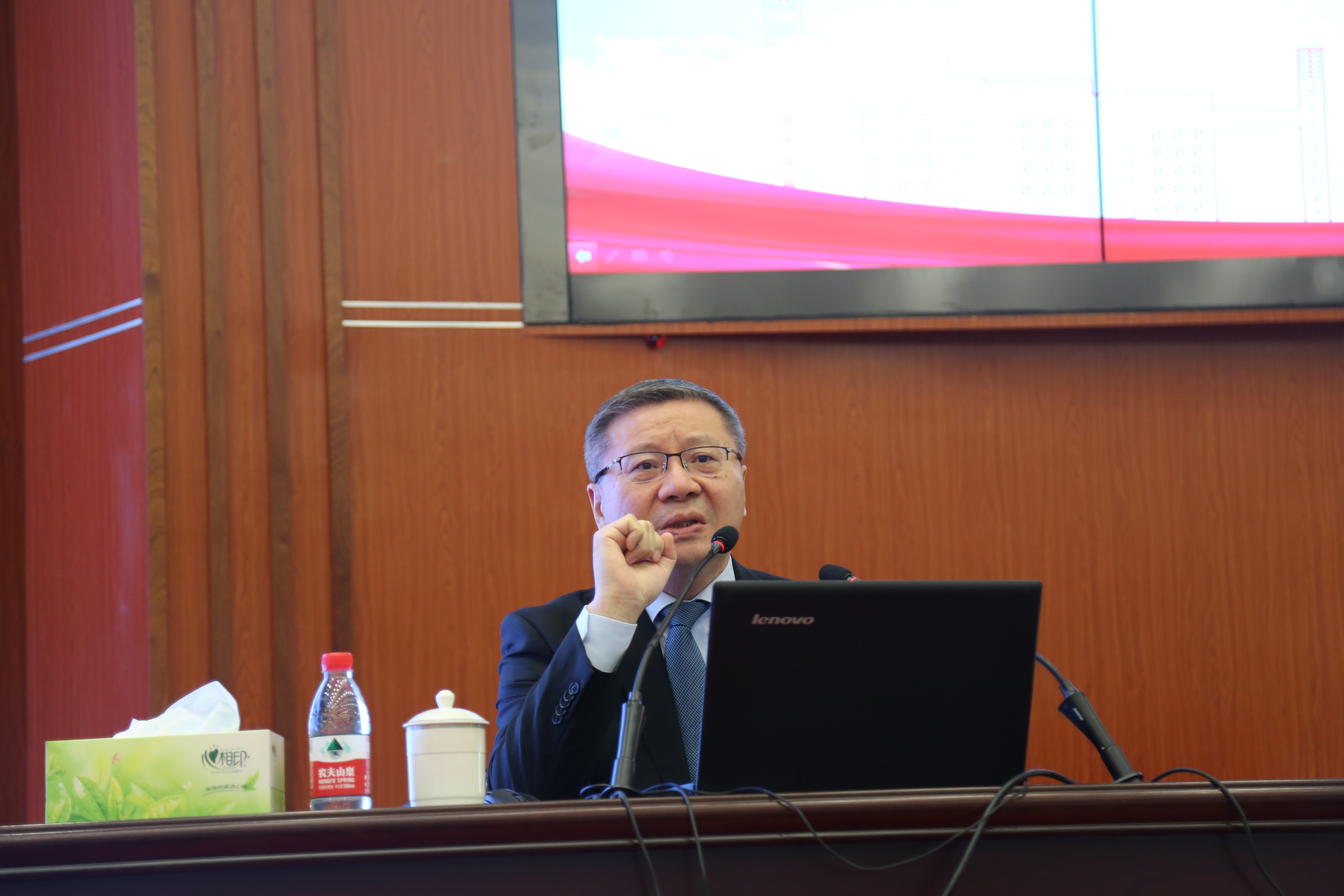 学院院庆活动之专题报告会,院长论坛精彩纷呈-郑州大学外国语与国际